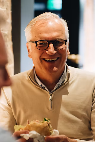 Kipfilet Deluxe — Kipfilet, rucola, honing-mosterd, zongedroogde tomaat, cashew.